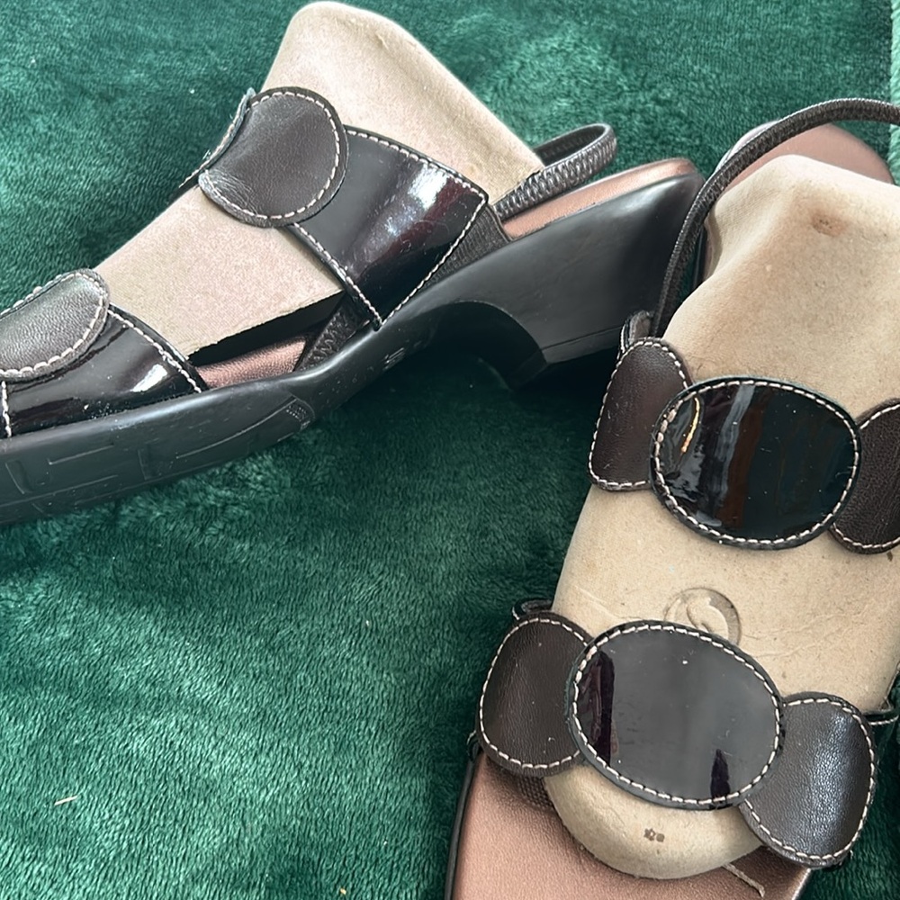 MUNRO sandles